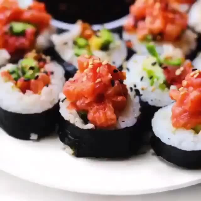 Tomato Spicy “Tuna“ Rolls