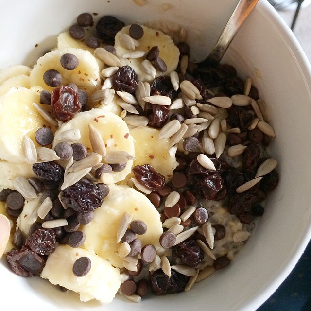 Simple Oatmeal Breakfast with Chia and Toppings