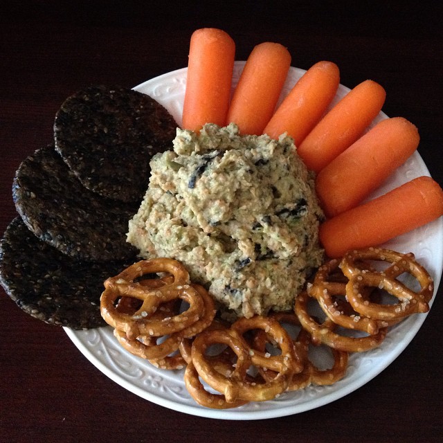 Vegan Tuna Dip with Seaweed and Walnuts