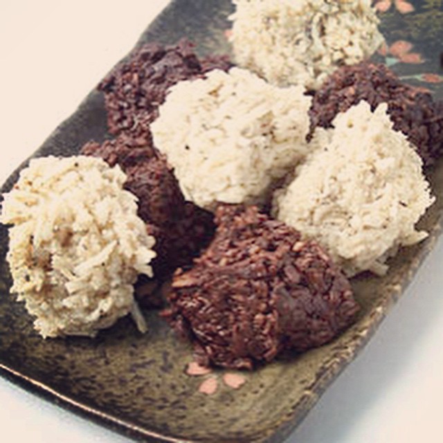 Raw Vegan Coconut Macaroons with Chocolate Option