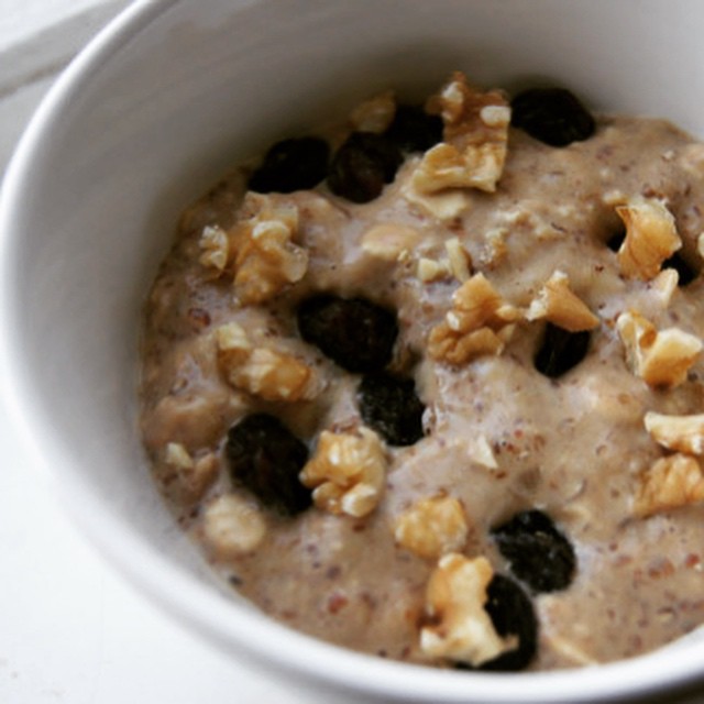 Vegan Rolled Oats Breakfast with Chia Seeds