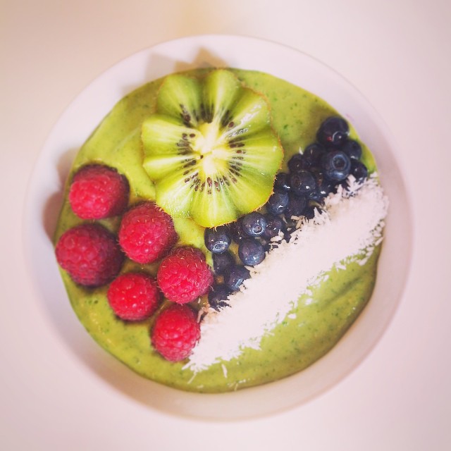 Refreshing Avocado Banana Smoothie for Breakfast