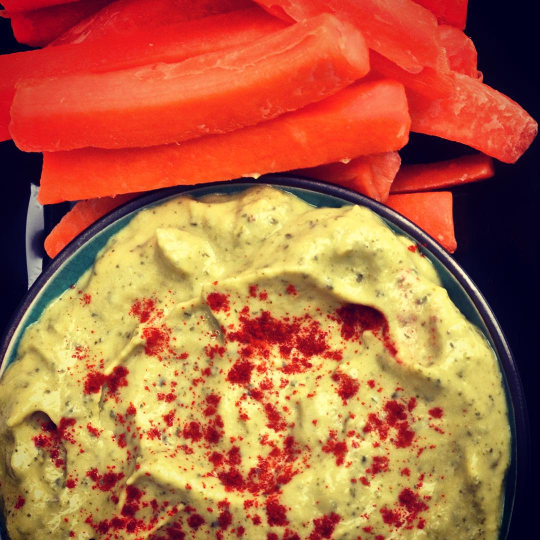 No-Bean Raw Zucchini Hummus