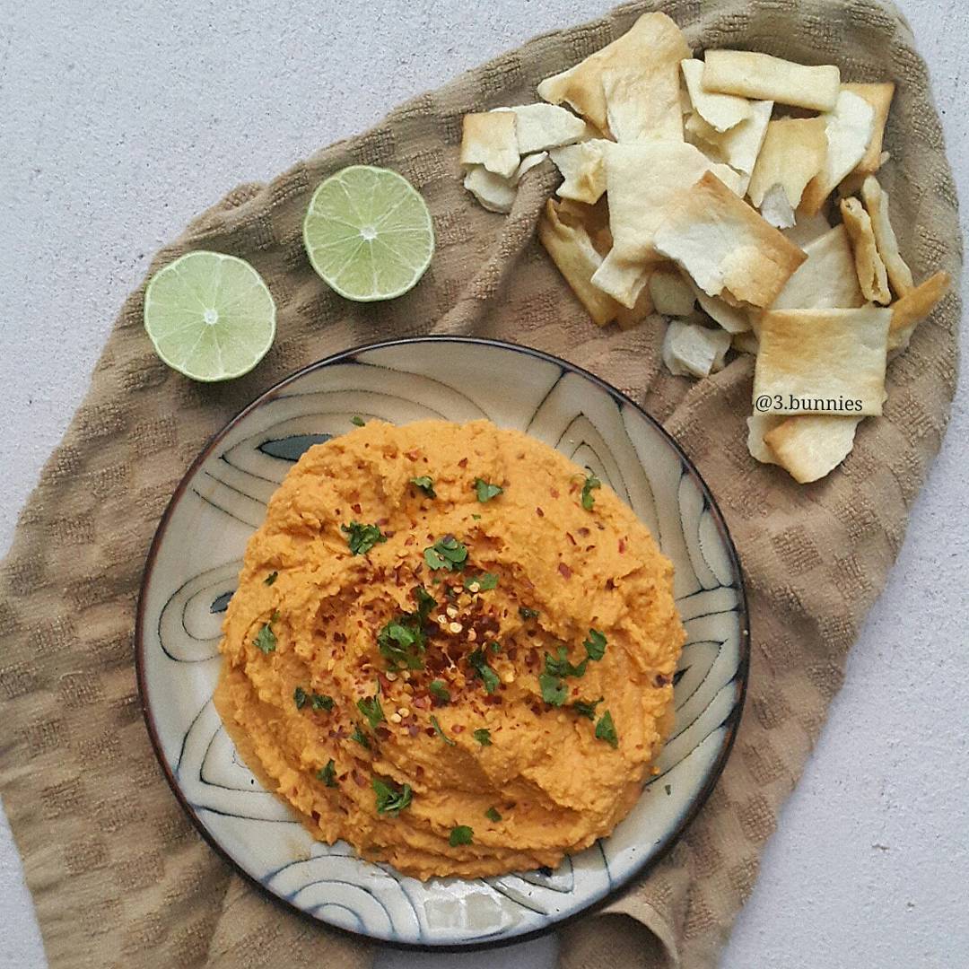 Chilli Lime Hummus with Pita Chips