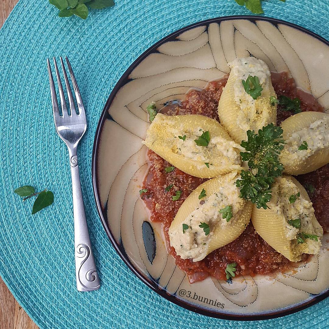 Cashew Ricotta Stuffed Pasta Shells