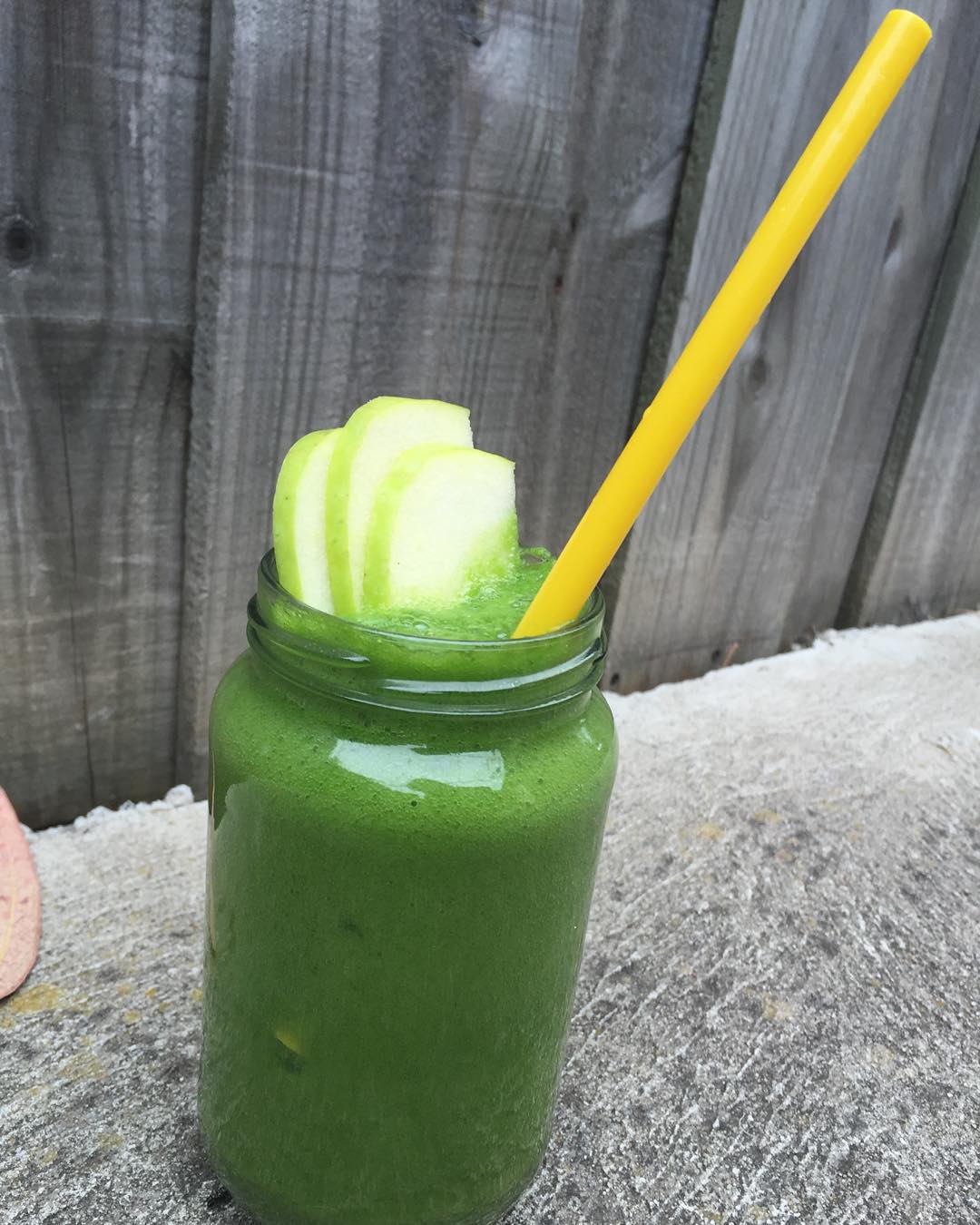 Green Smoothie with Cucumber and Apple