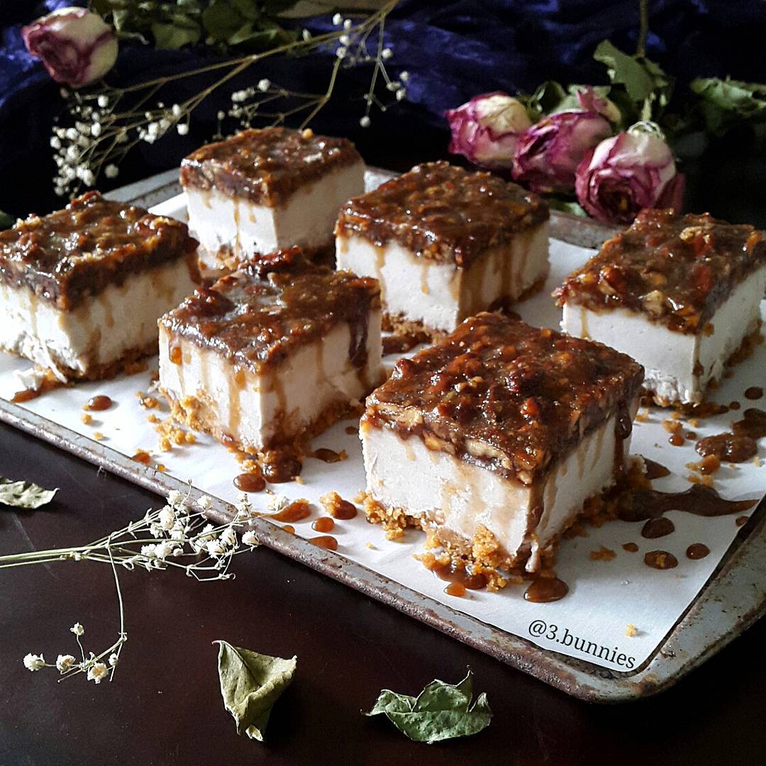 Caramel Pecan "Cheese" Cakes