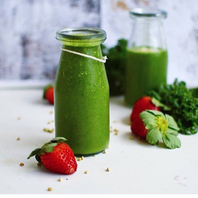 Healthy Green Matcha Smoothie