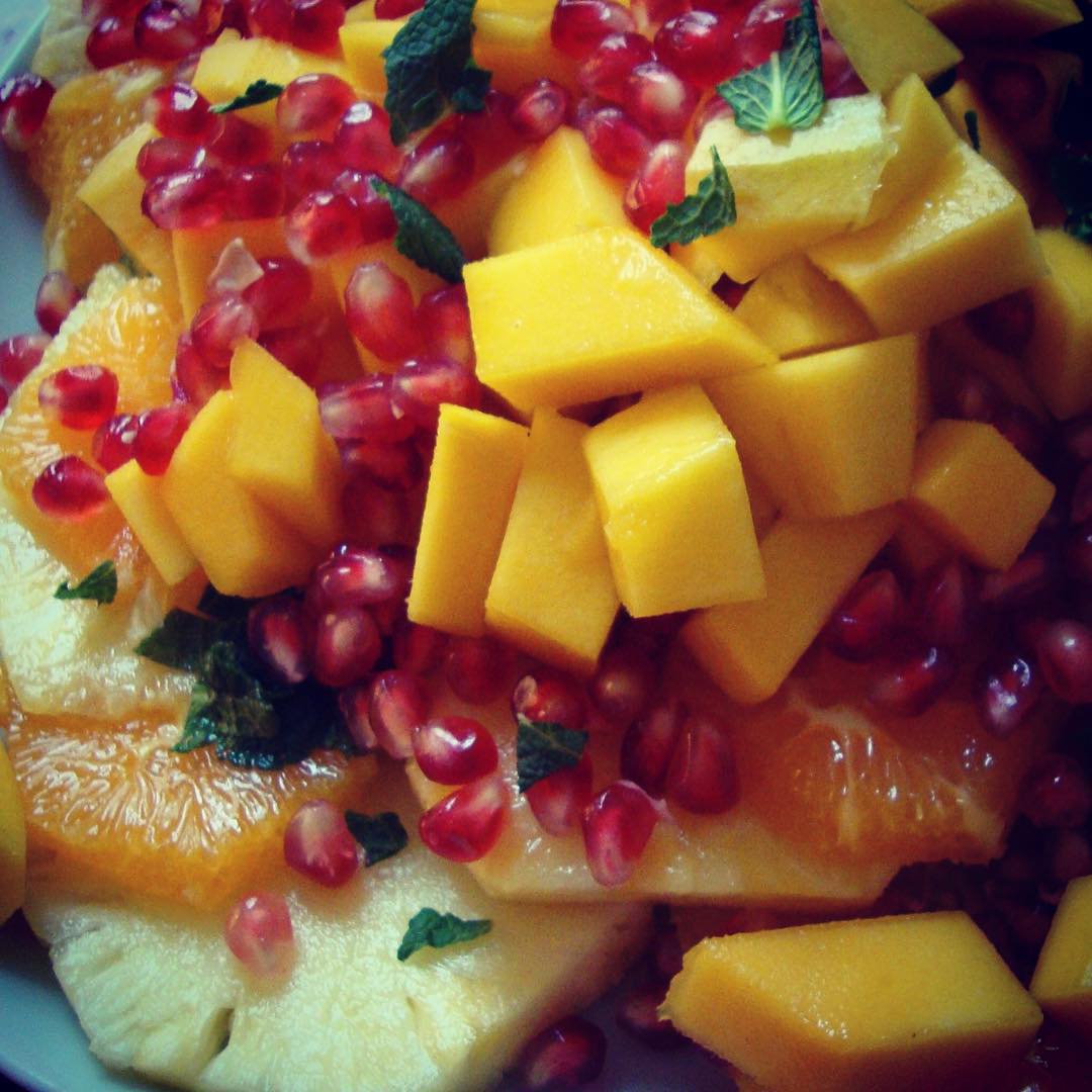 Simple Mango Pomegranate Salad