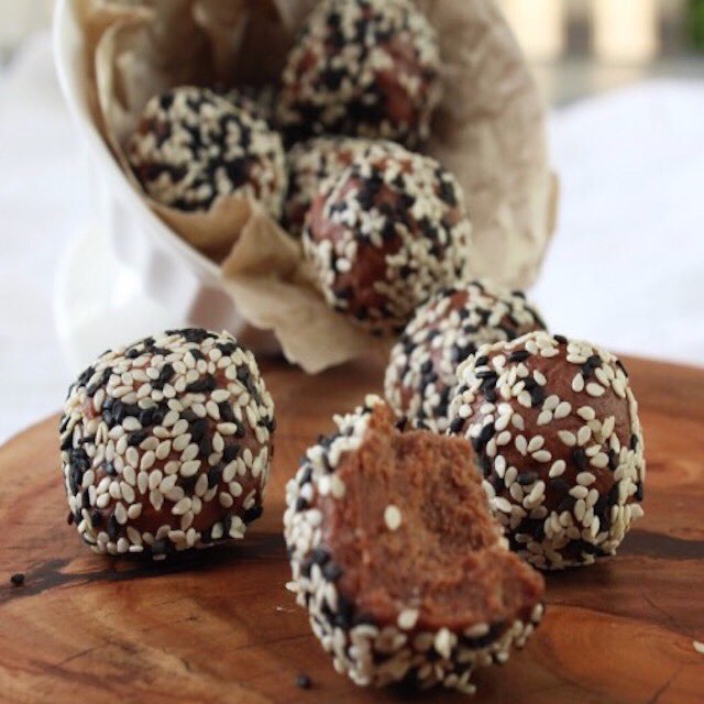 Healthy Coconut Chocolate Truffles