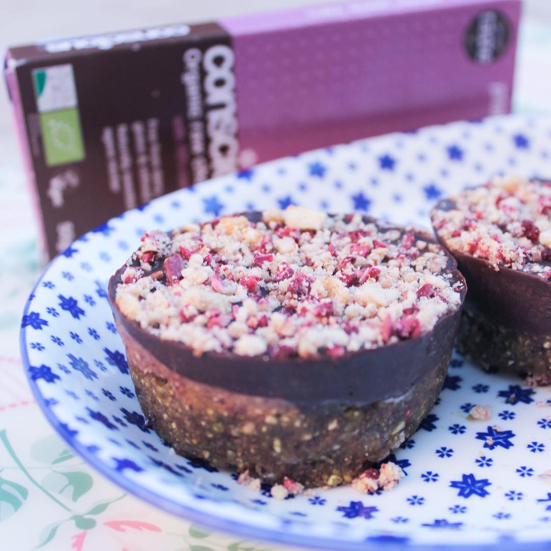 No-Bake Pistachio & Chocolate Cups