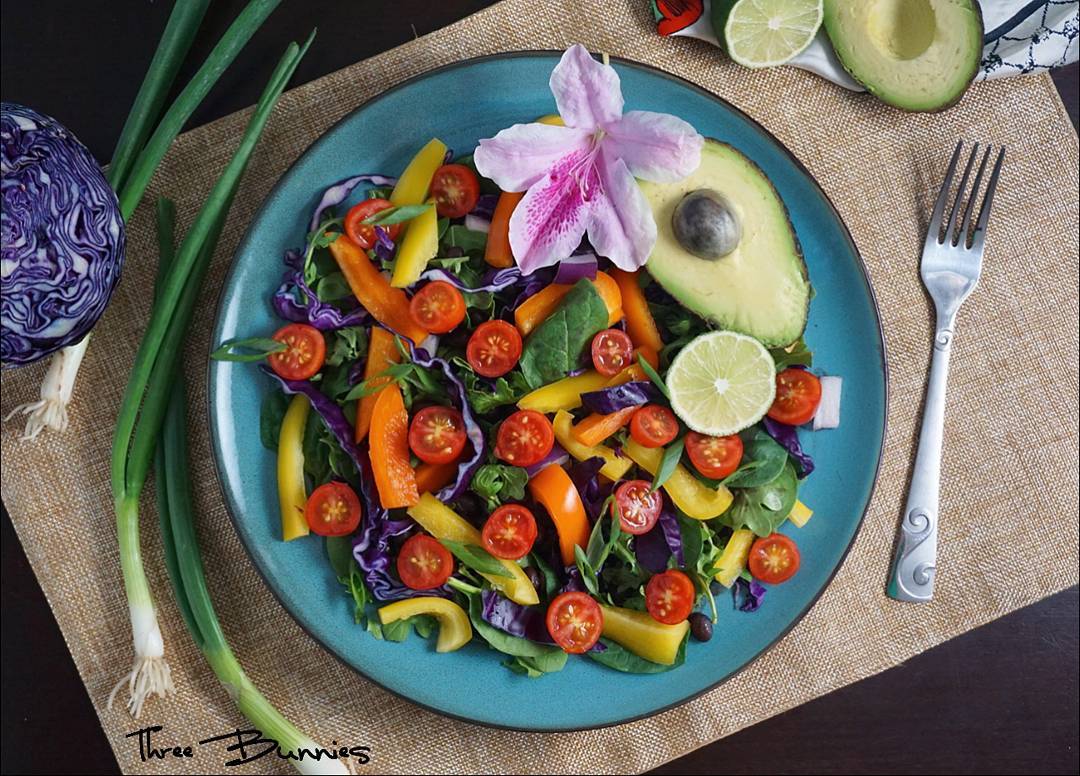 Vibrant Taco Salad with Fresh Vegetables and Beans