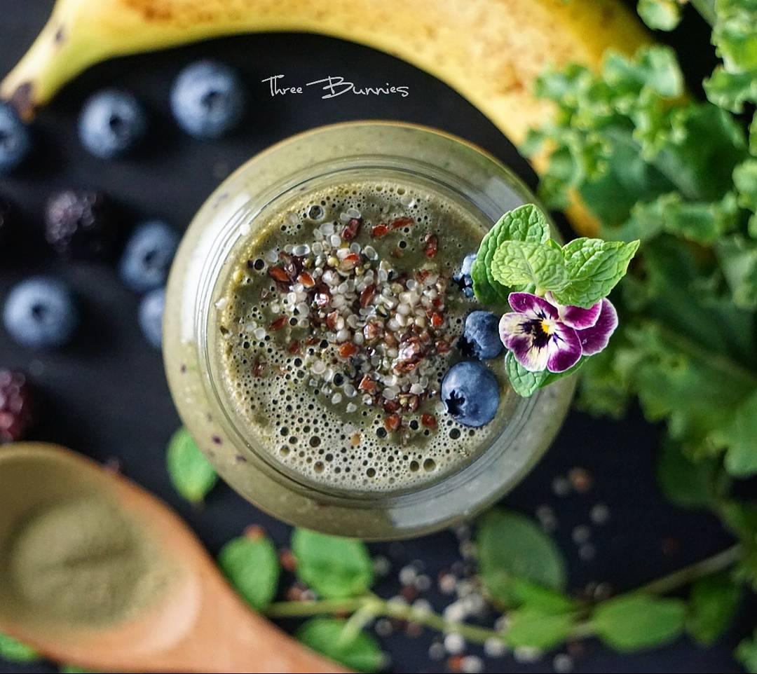 Green Smoothie with Bananas, Berries, and Kale