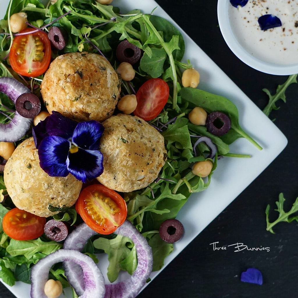 Fluffy and Crunchy Homemade Falafel