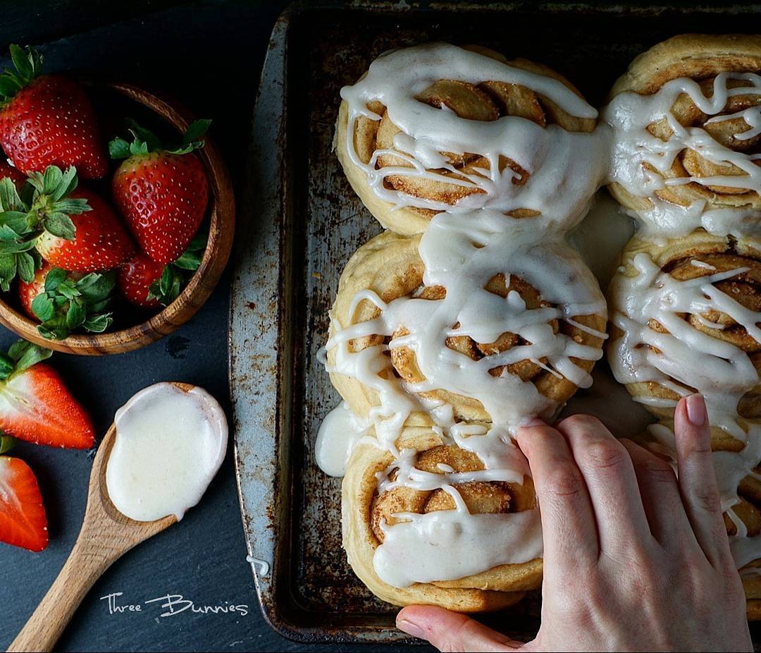 Cinnamon Buns with Sweet Icing