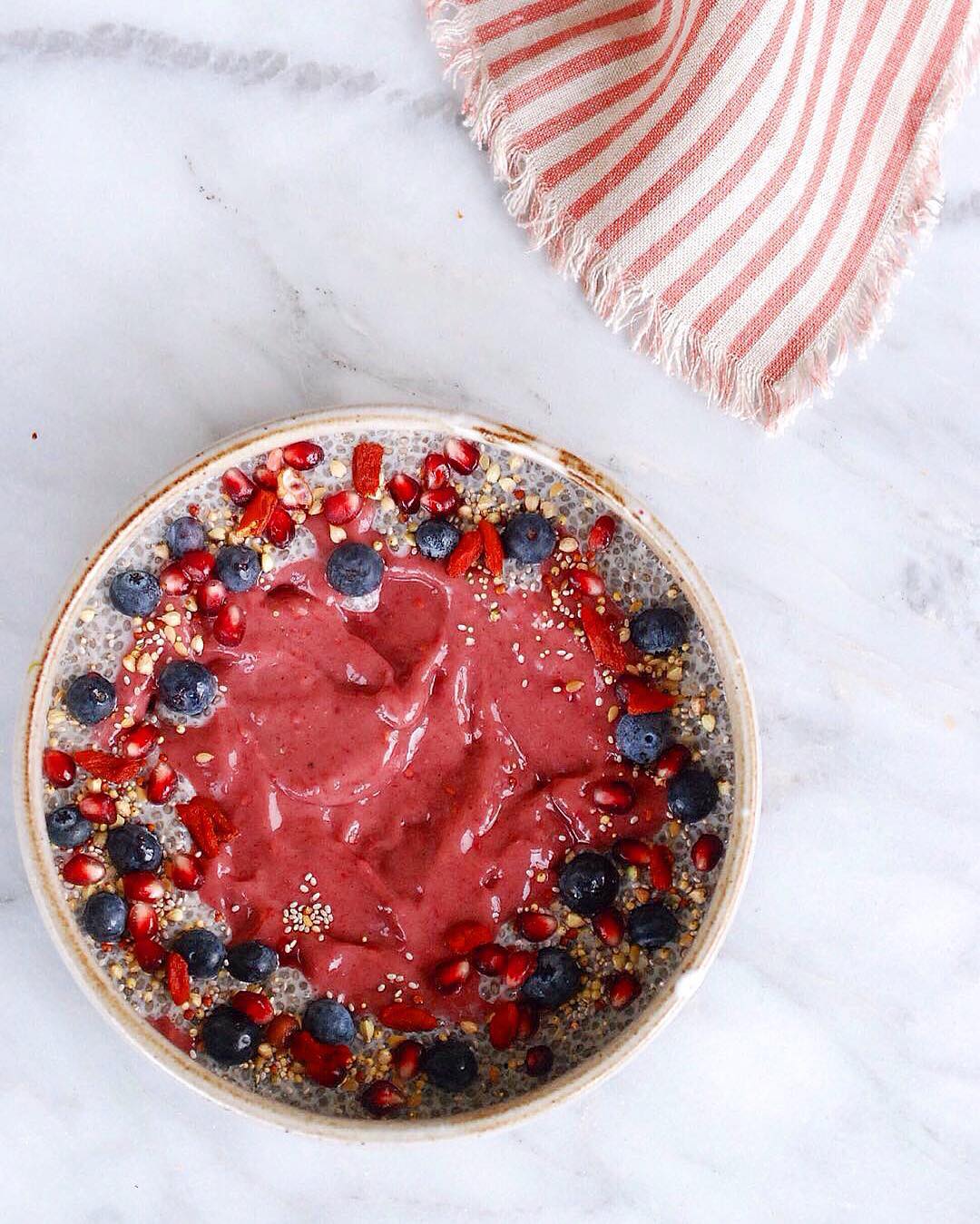 Superfood Acai Berry Smoothie Bowl