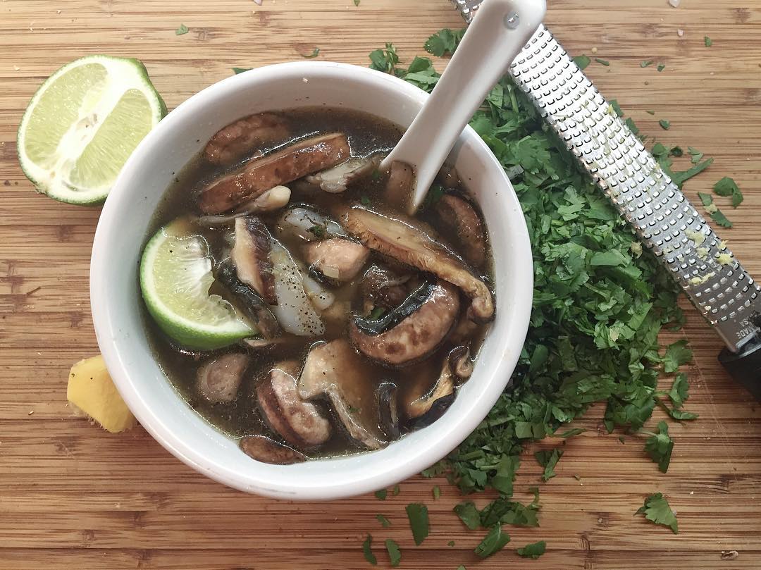 Ginger Scallops in Mushroom Broth