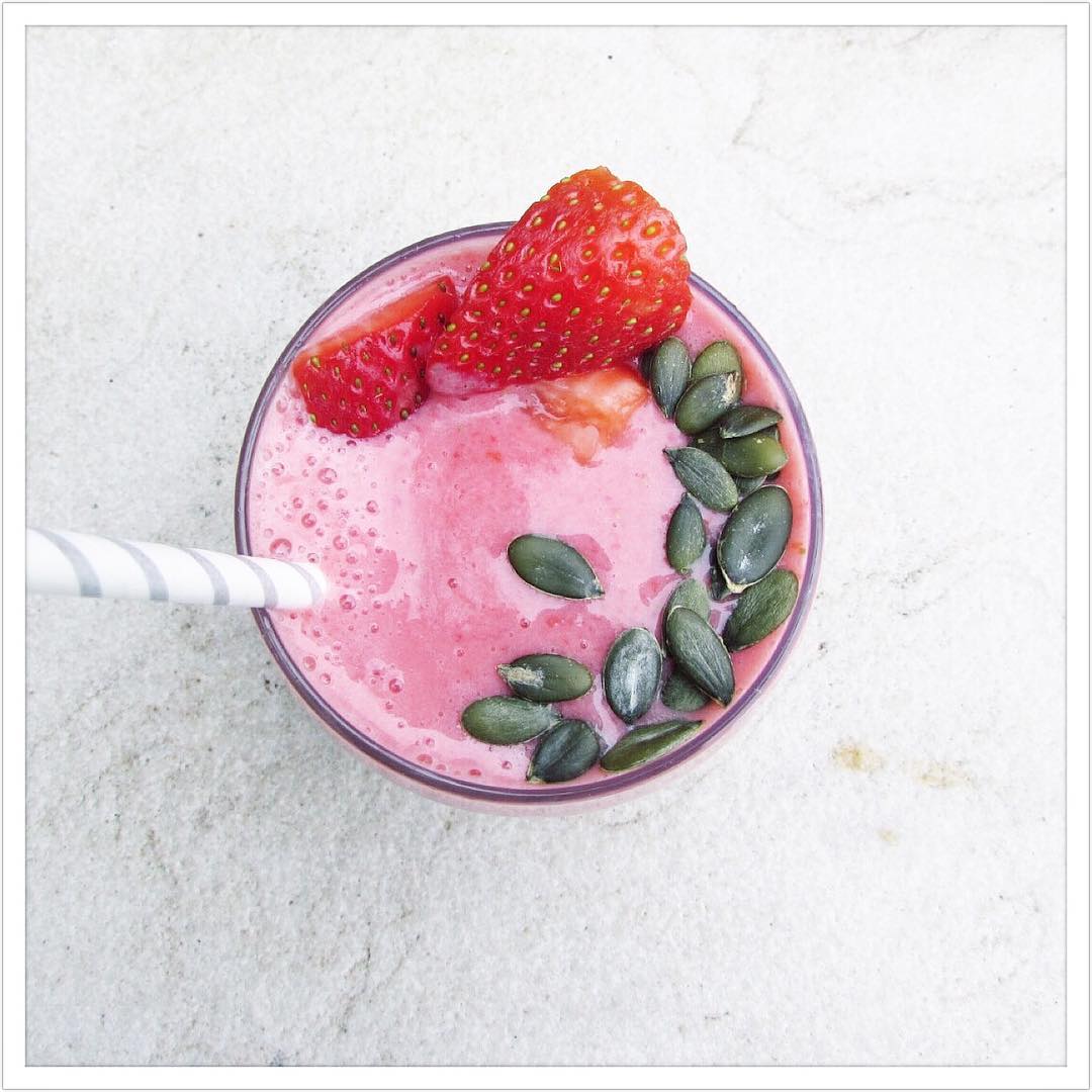 Refreshing Strawberry Almond Milk Smoothie