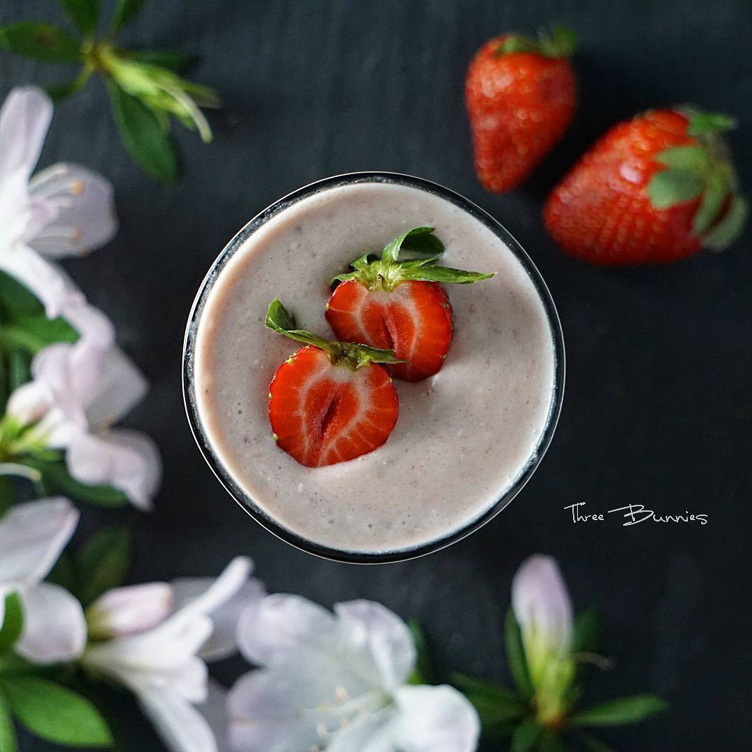 Creamy Strawberry and Banana Milkshake