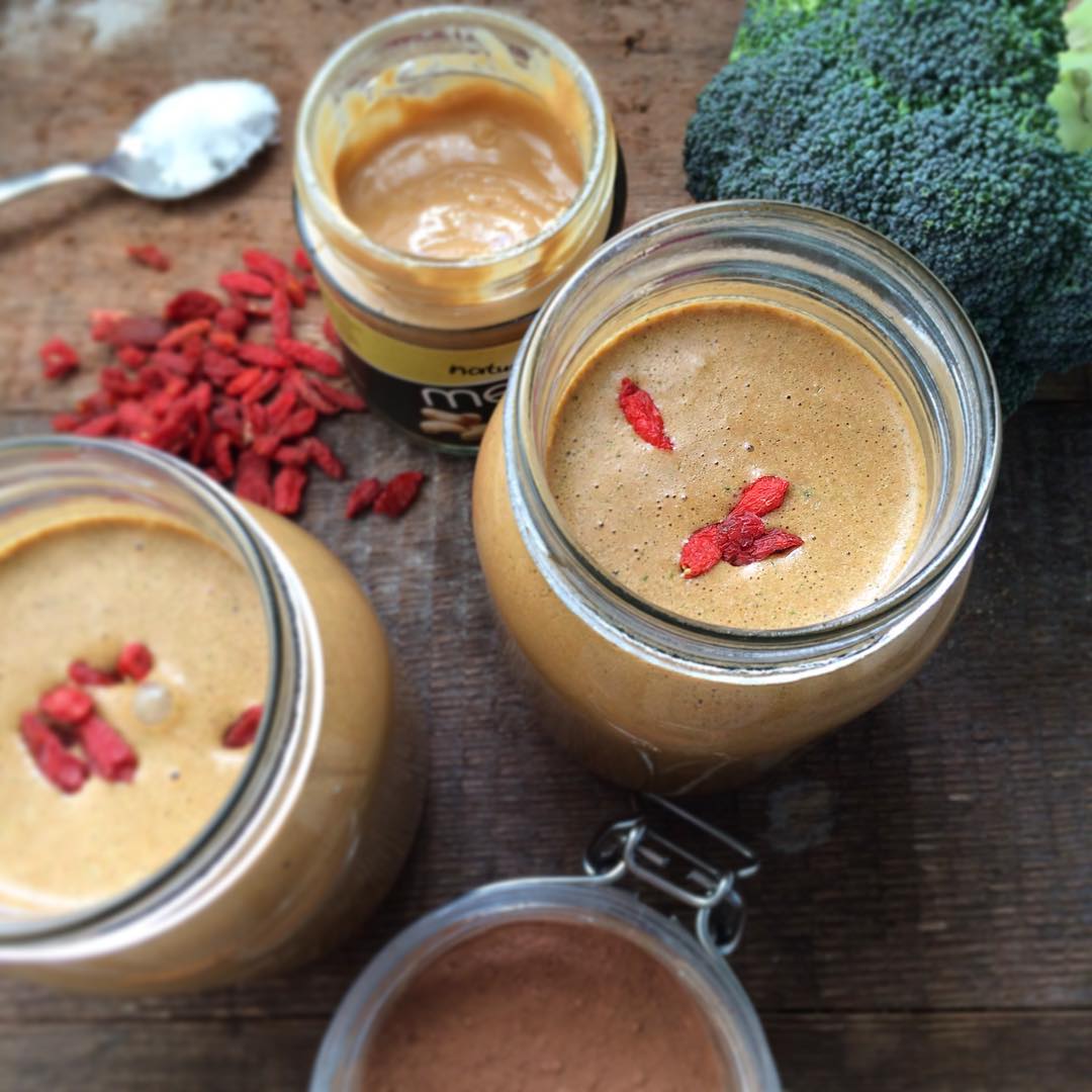 Broccoli Chocolate Smoothie with Superfoods