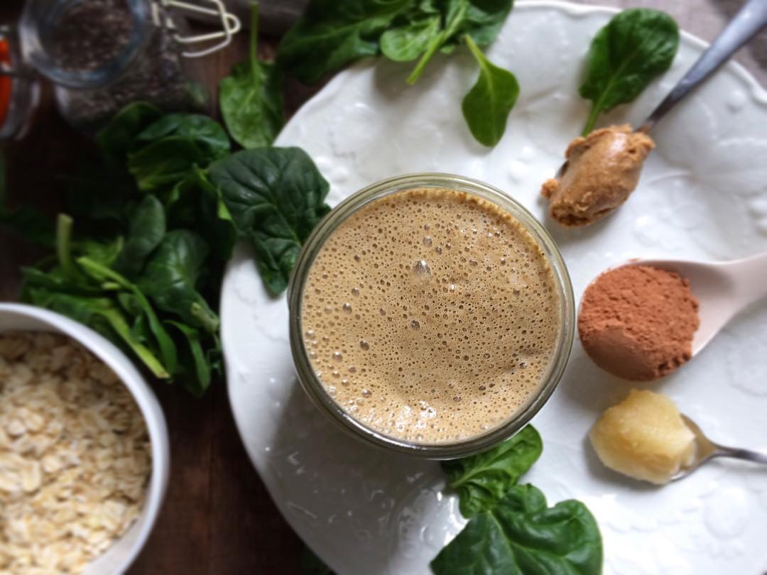 Creamy Cacao Smoothie with Oats and Honey