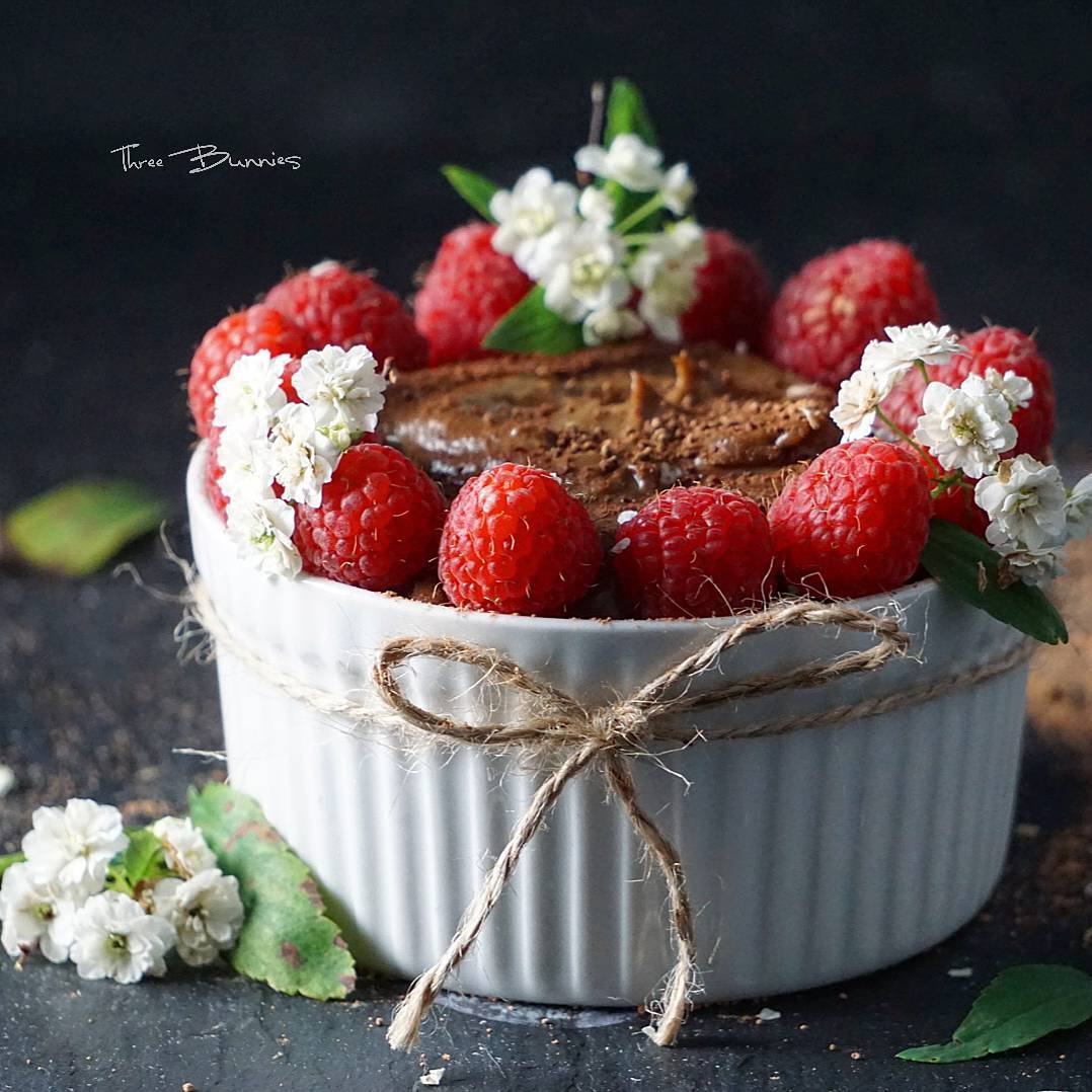 Raw Avocado Mousse with Cacao and Raspberries