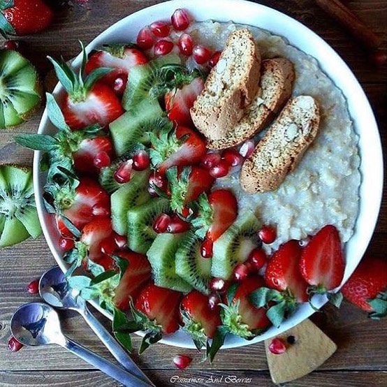 Sweet Agave&banana Oatmeal Topped with Strawberries, Kiwi, Granate Seeds and Almond Biscuits