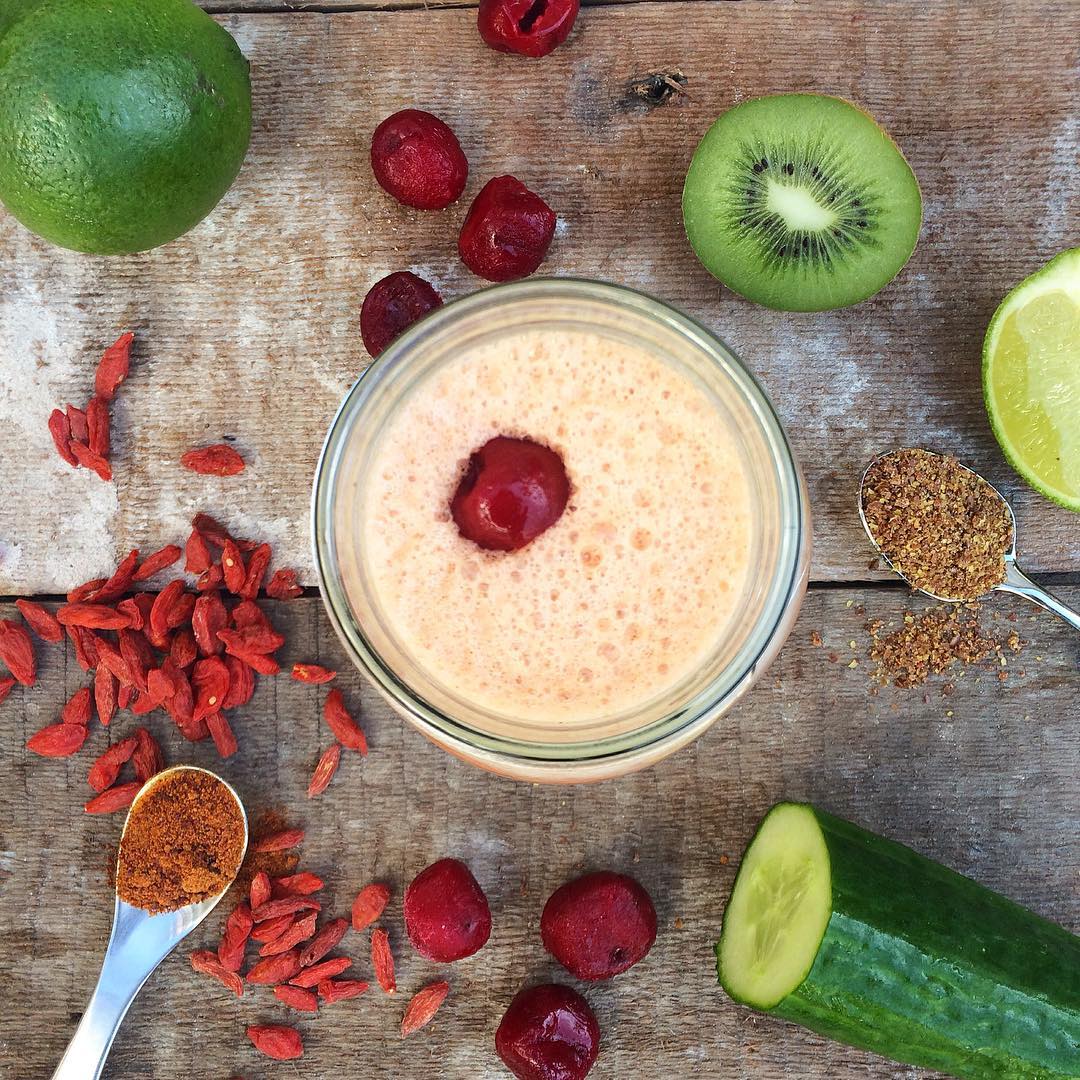 Healthy Cherry and Goji Berry Smoothie