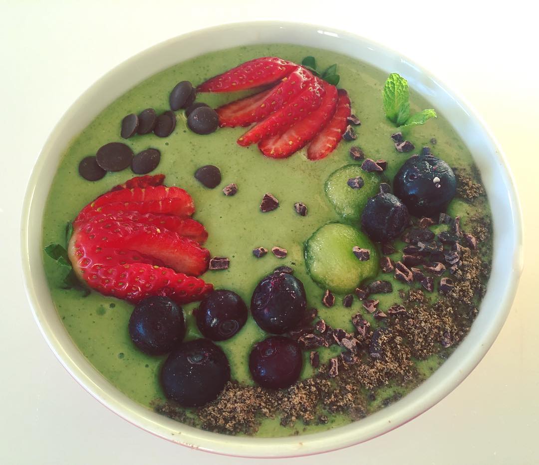 Mint Matcha Smoothie Bowl
