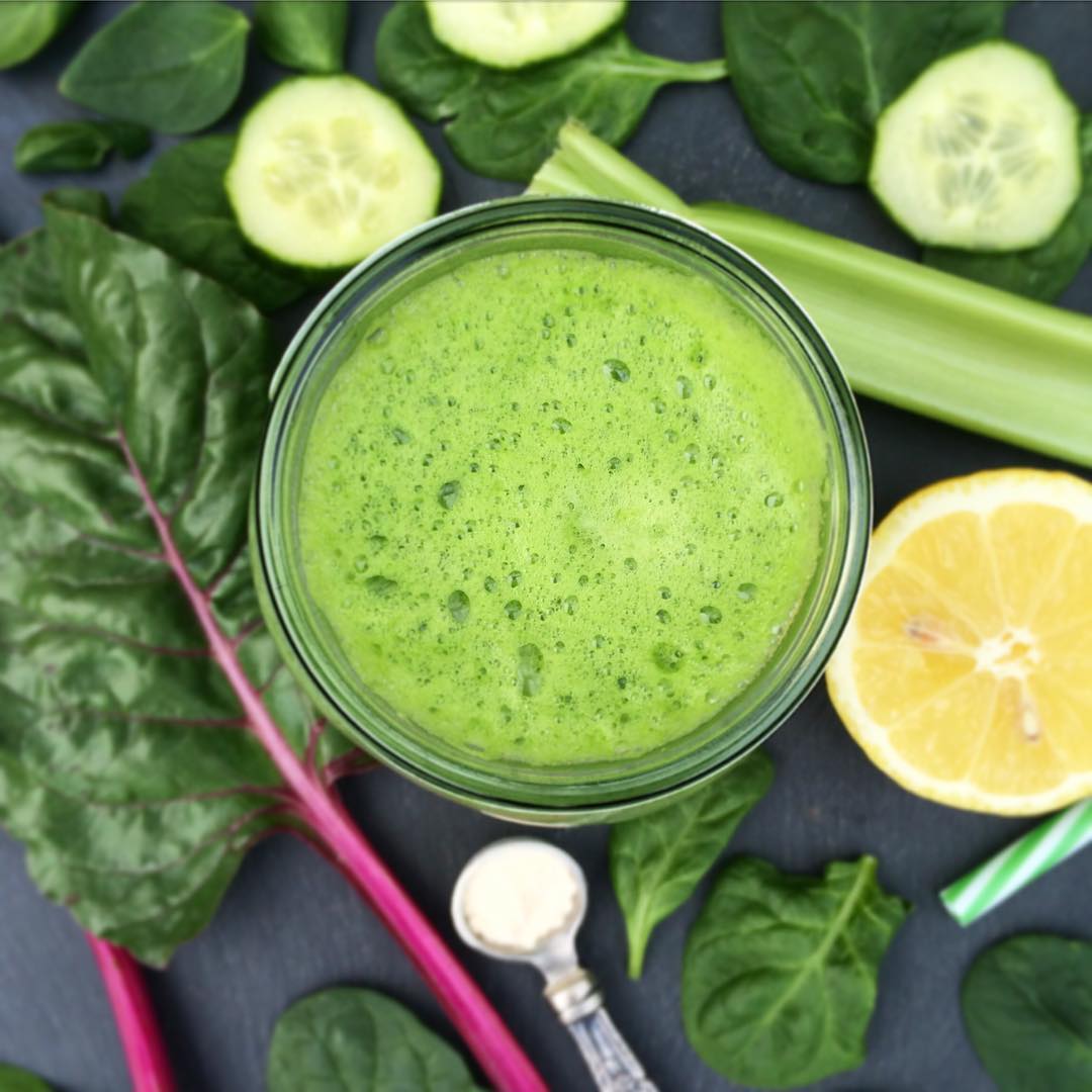 Refreshing Green Veggie Smoothie with Superfoods
