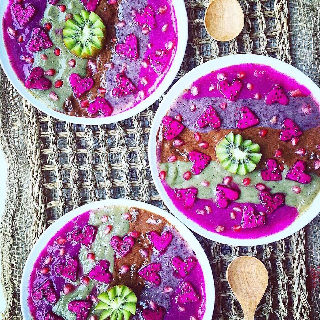 Pinkish Pitaya Smoothie Bowl