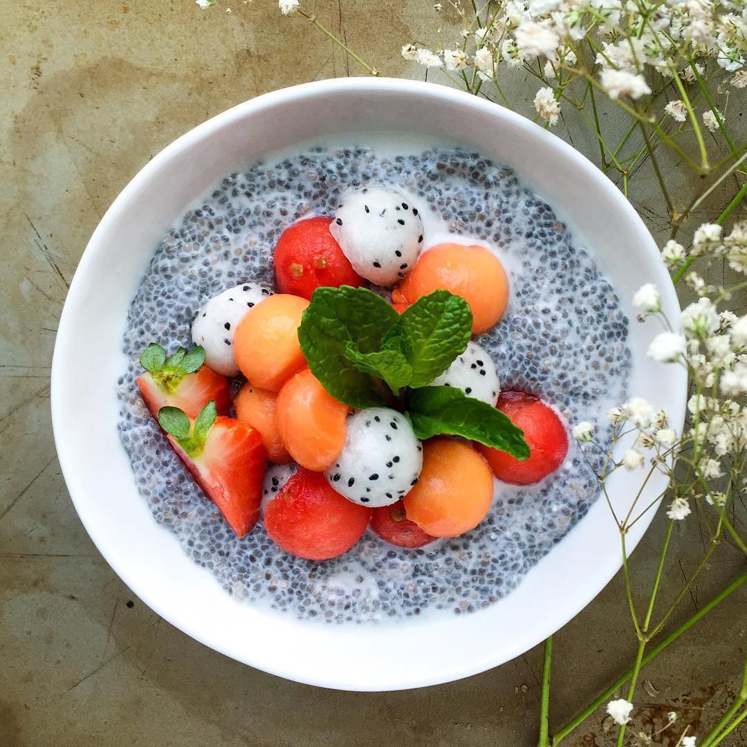 Yummy Chia Seed Pudding with Fresh Fruits