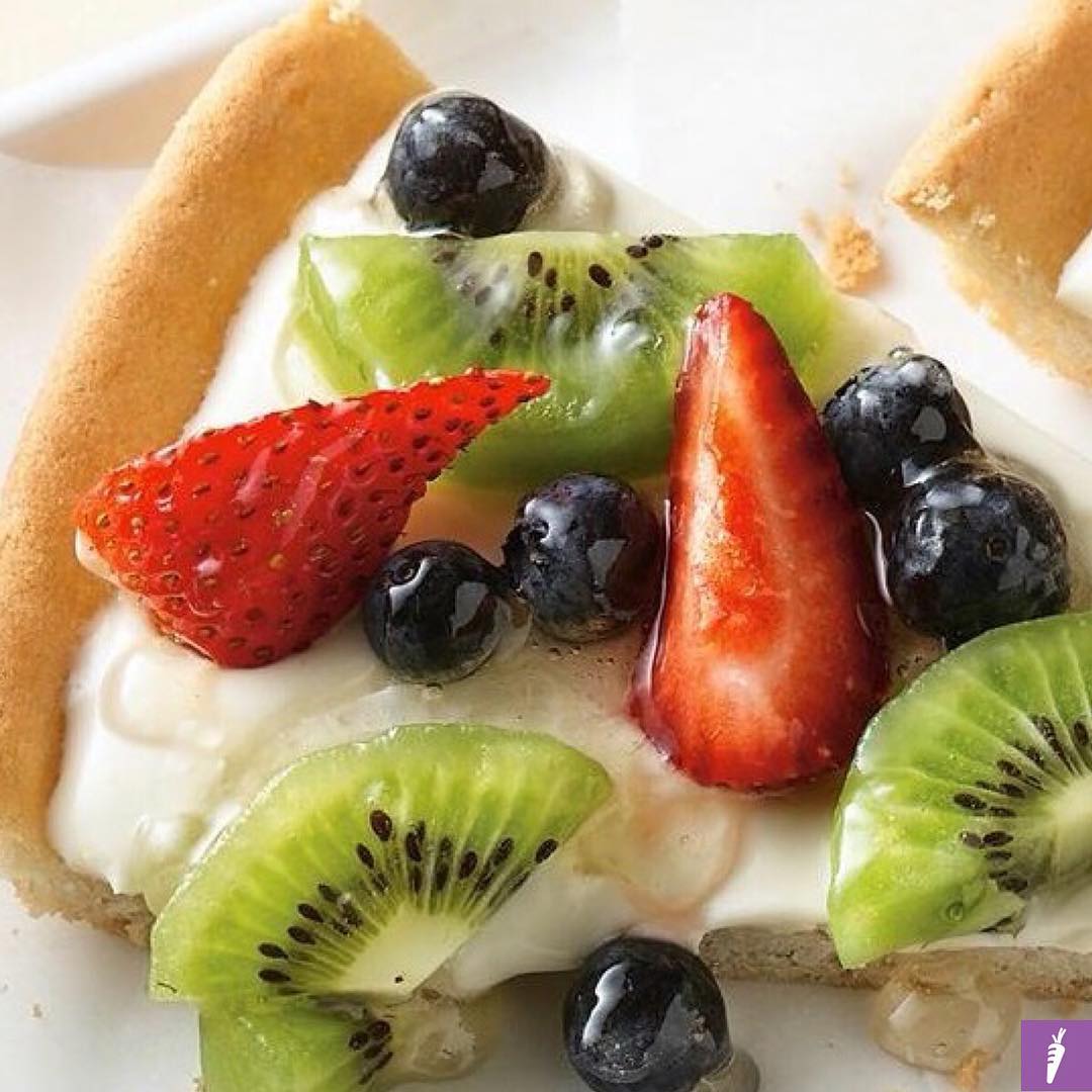 Gluten Free Breakfast Fruit Pizza with Oatmeal