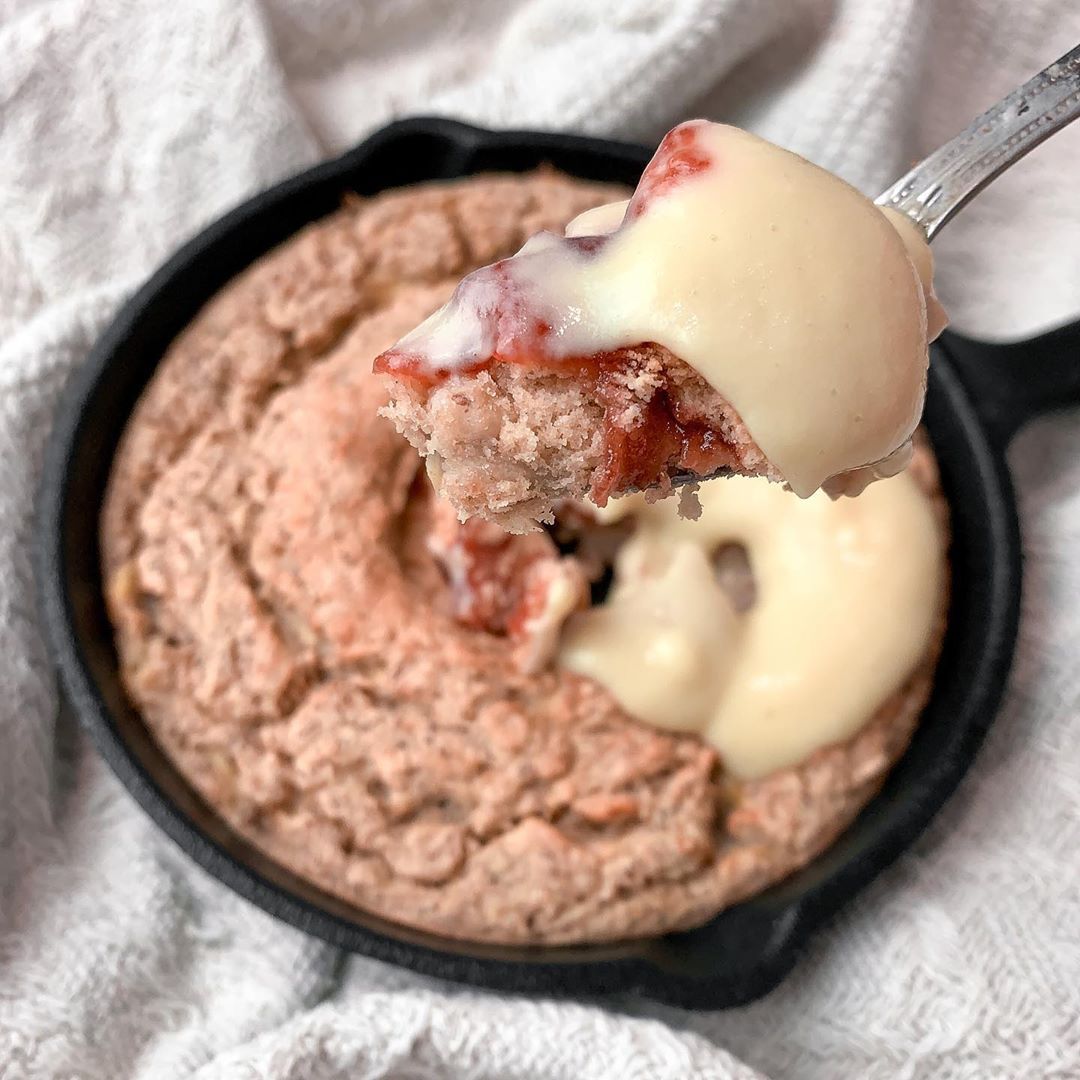 Jammie Dodger Baked Oats Served with Custard