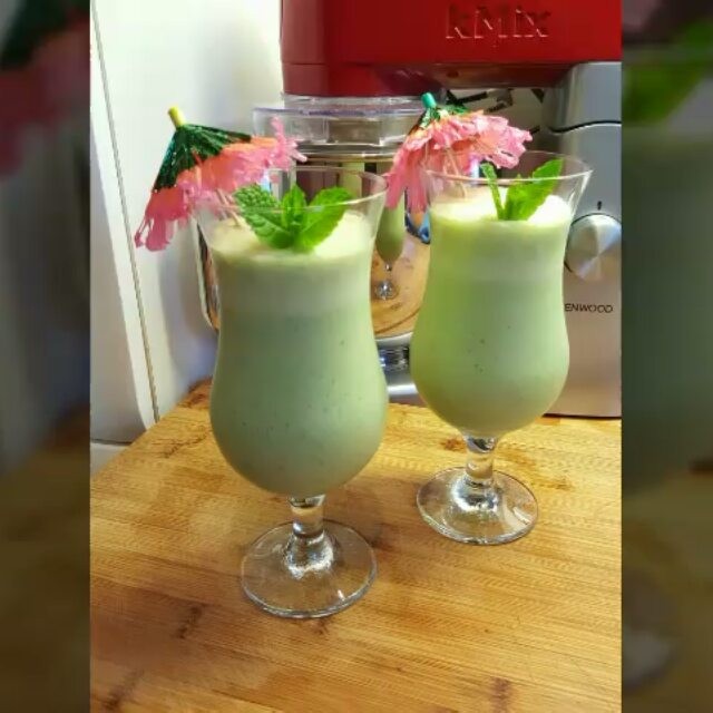 Banana, Date and Spinach Smoothie