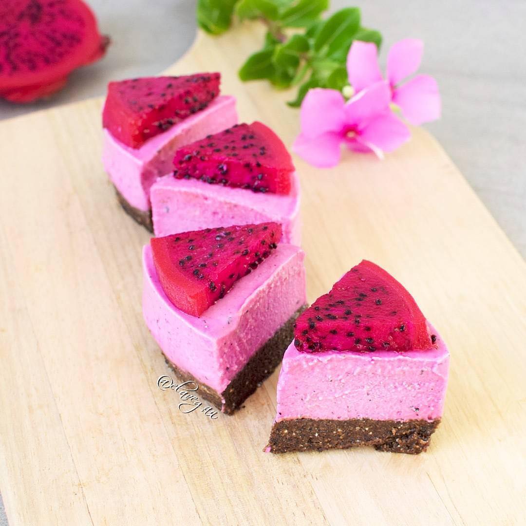 Raw Pink Cheesecake with Cashews and Pitaya