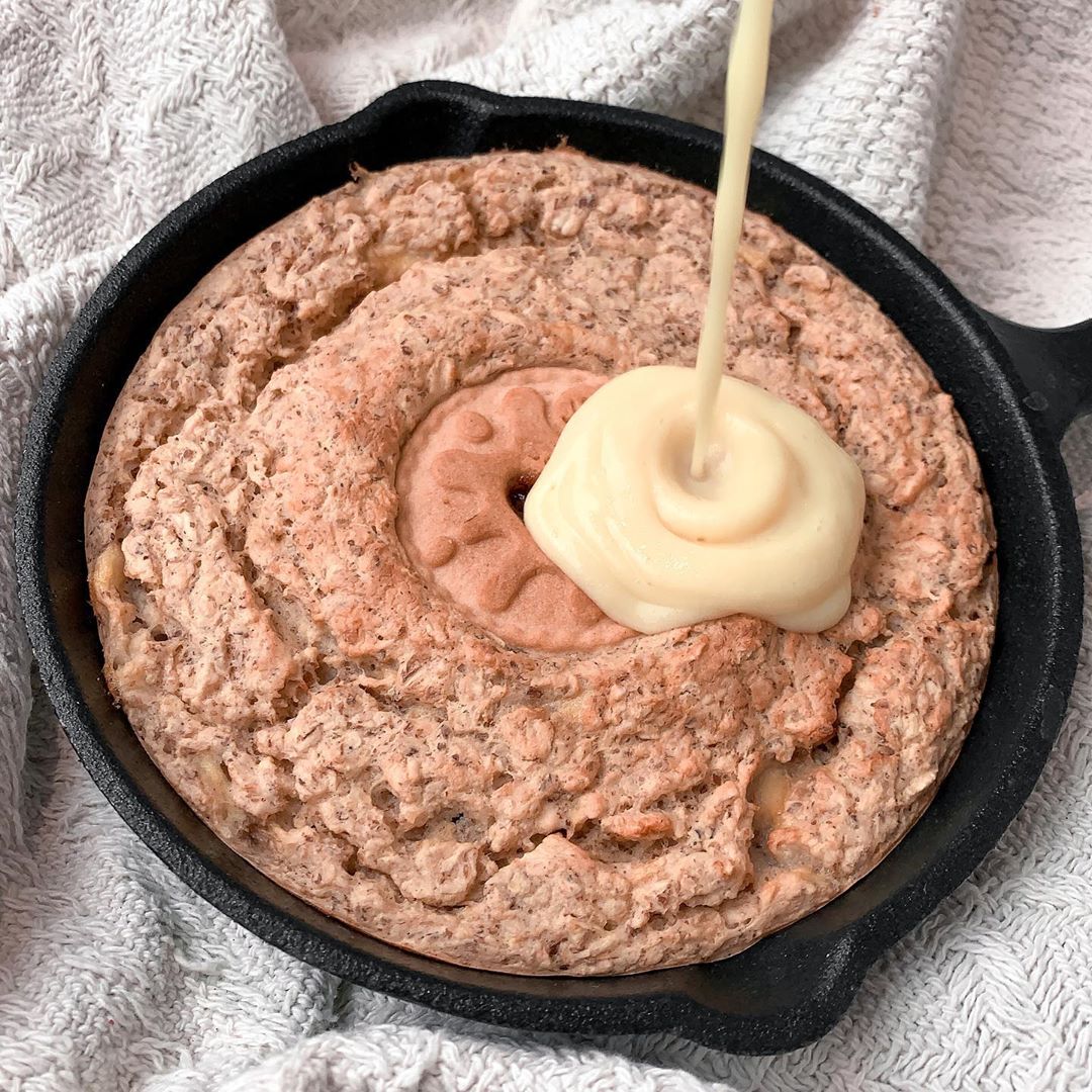Jammie Dodger Baked Oats Served with Custard