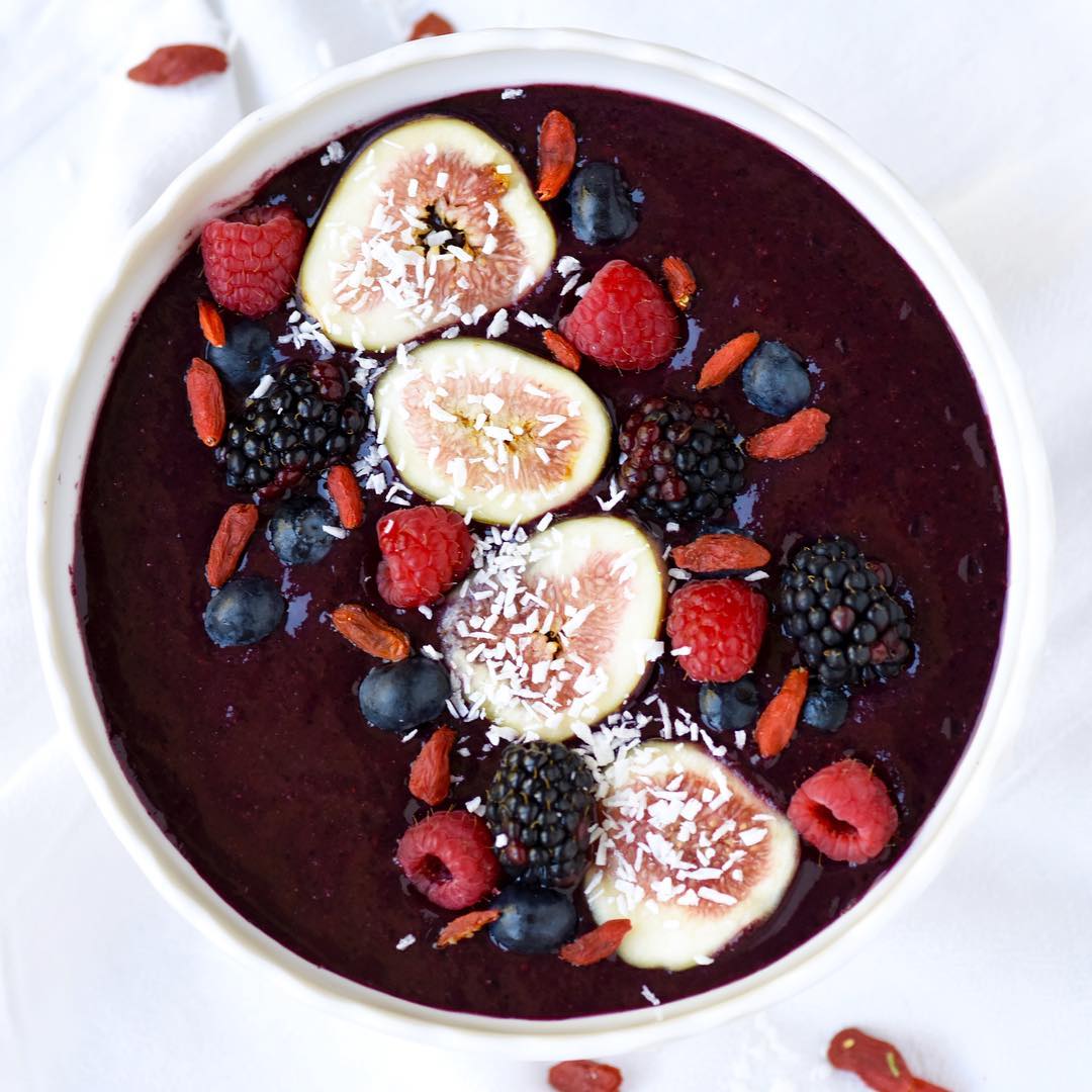 Healthy Berry Kale Smoothie Bowl Delight