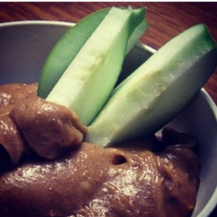 Raw Vegan: Caramel Apple Dip