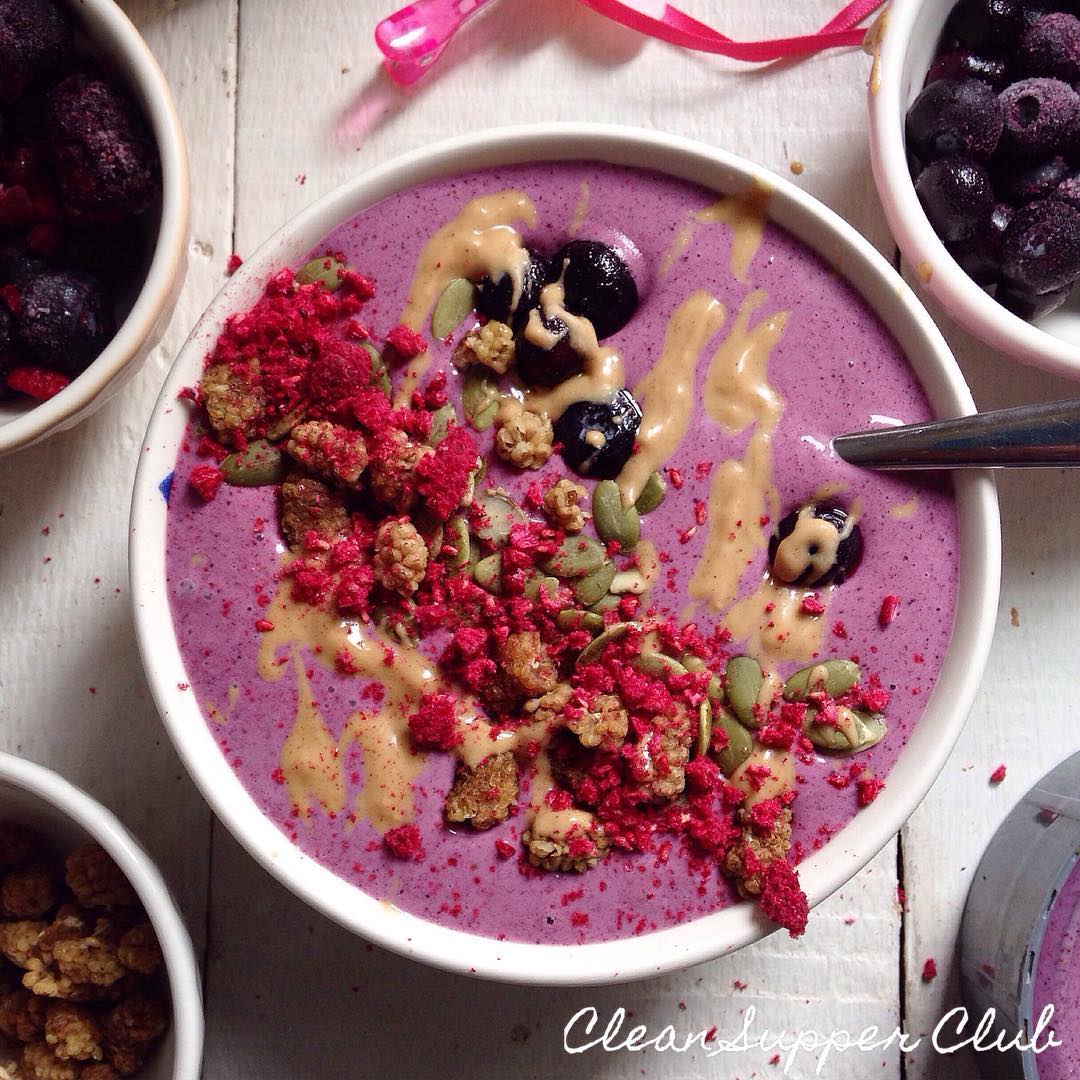 Healthy Berry Smoothie Bowl with Toppings