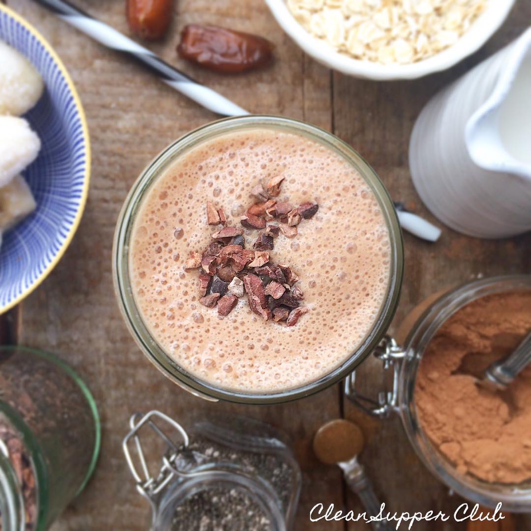 Creamy Cacao Banana Smoothie with Oats and Chia