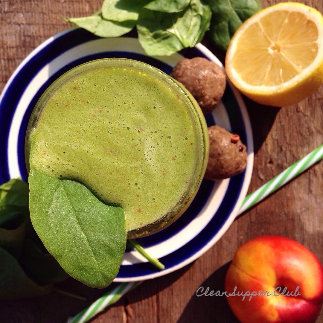 Refreshing Apple Nectarine Smoothie with Chia