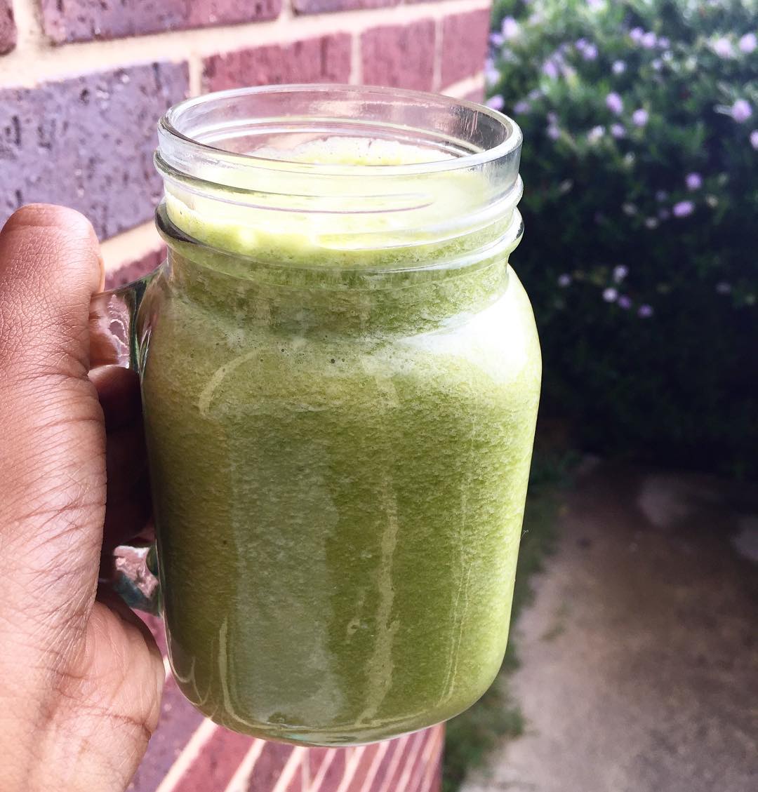 Green Smoothie with Cucumber and Spinach