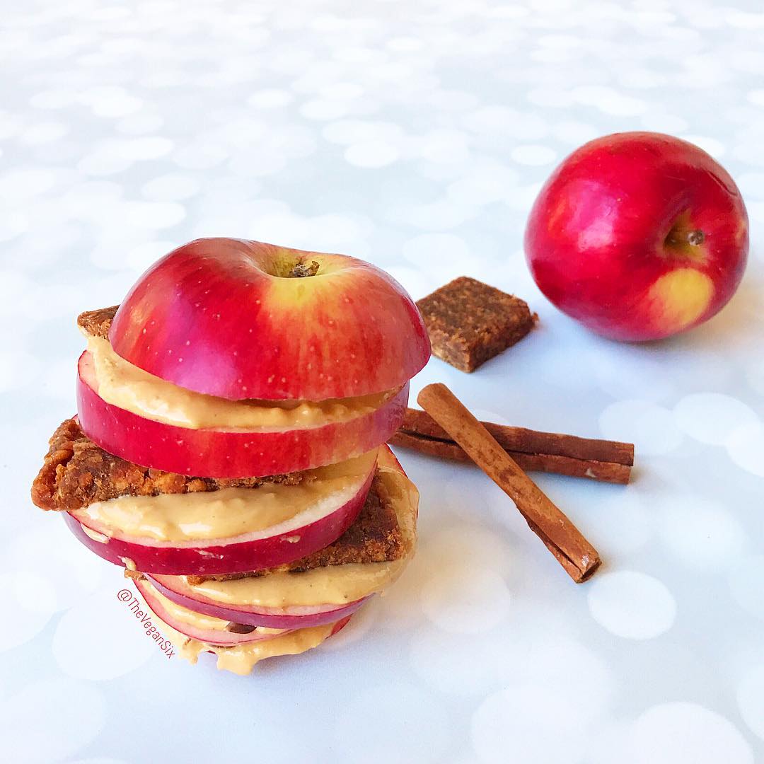 R Snack I Have a Simple Apple Stack Layered with Raw Cashew Butter and @Thatsitfruit Zesty Apple Cinnamon Bars