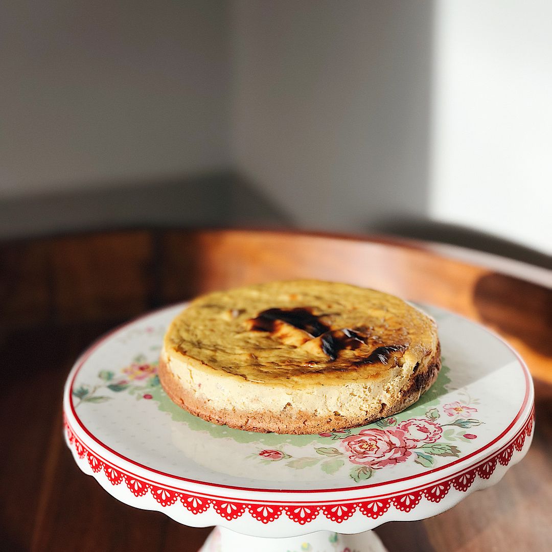 Cheesecake De Almendras + Nota Cítrica