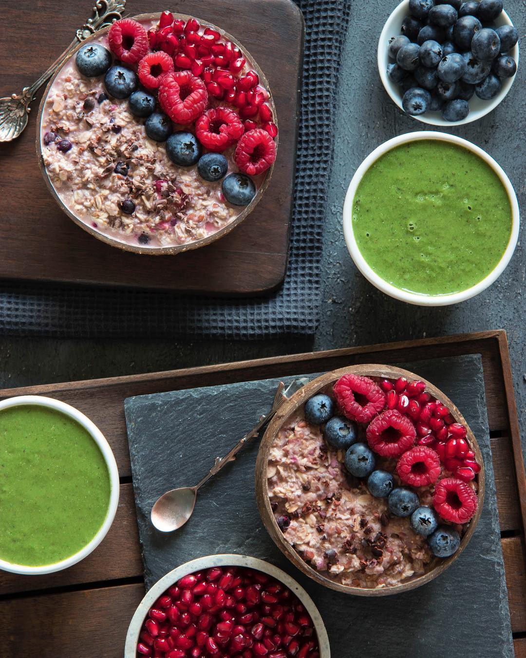 Berry Porridge with Green Smoothie