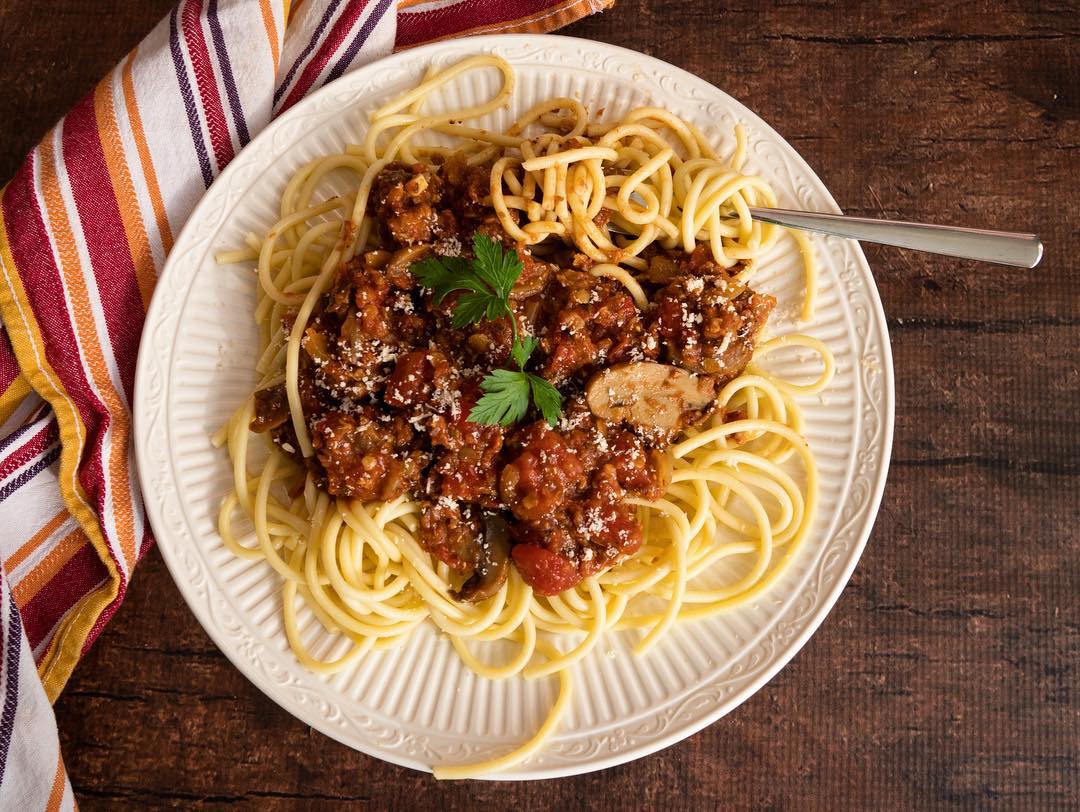 Spaghetti with No Meat Sauce and Meatless Meatballs