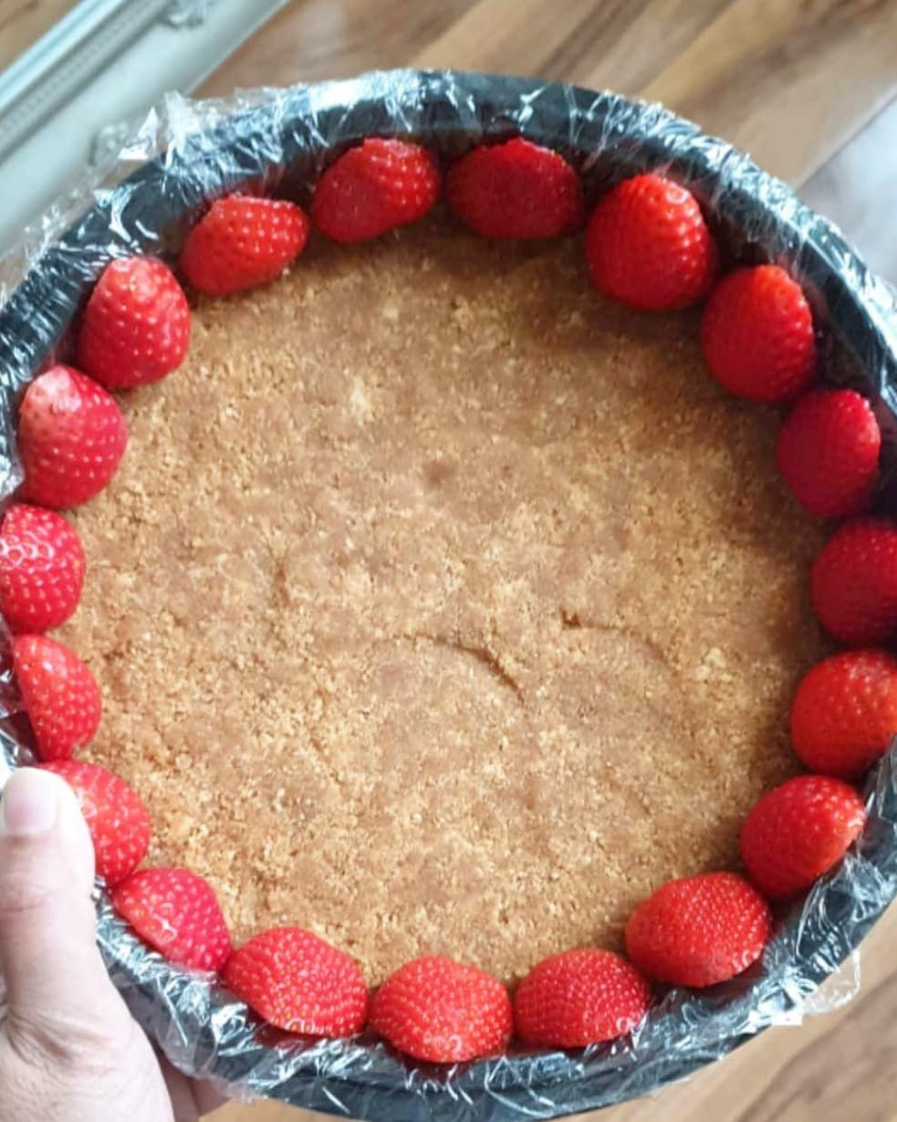 Strawberry & Pomegranate Cheesecake