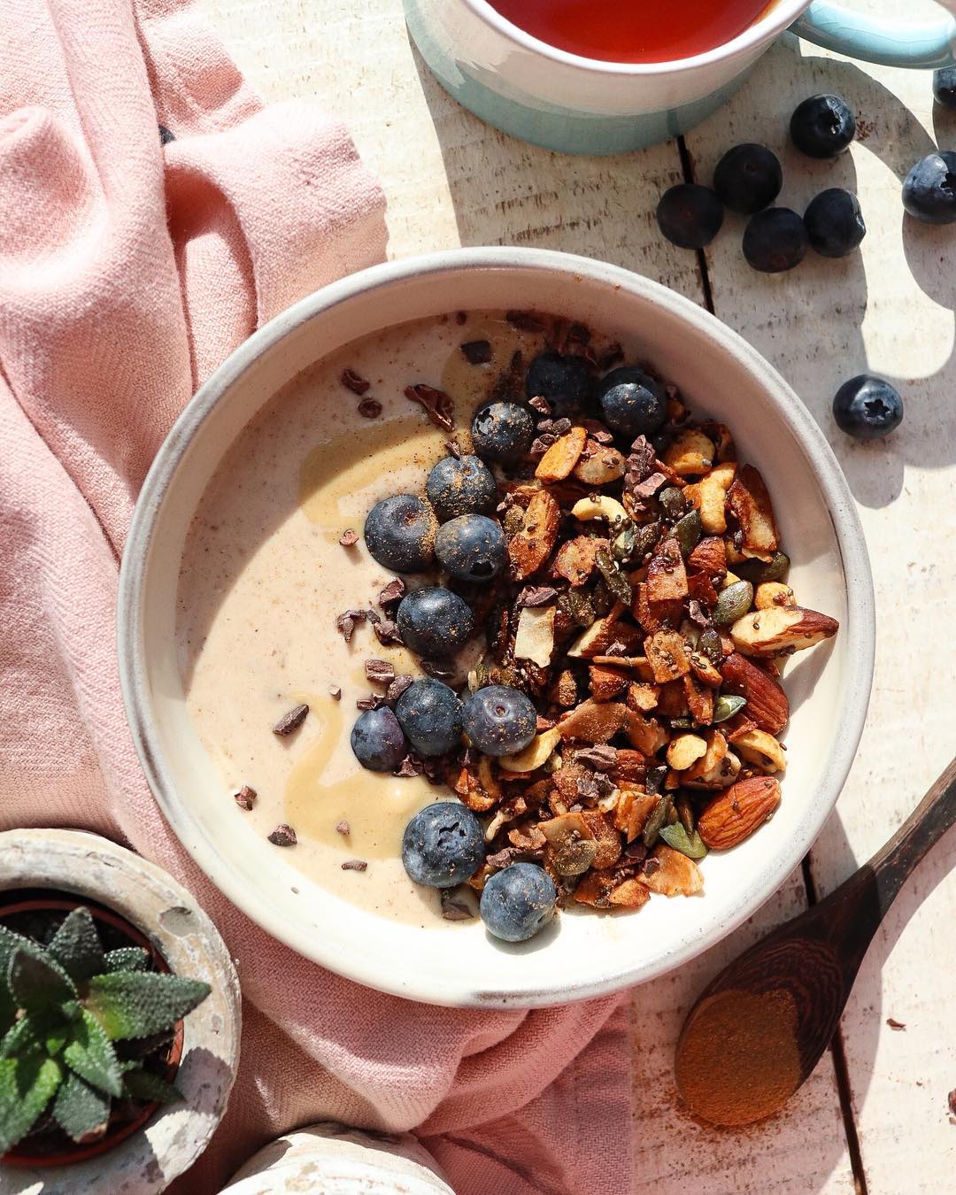 Cinnamon & Tahini Smoothie Bowl