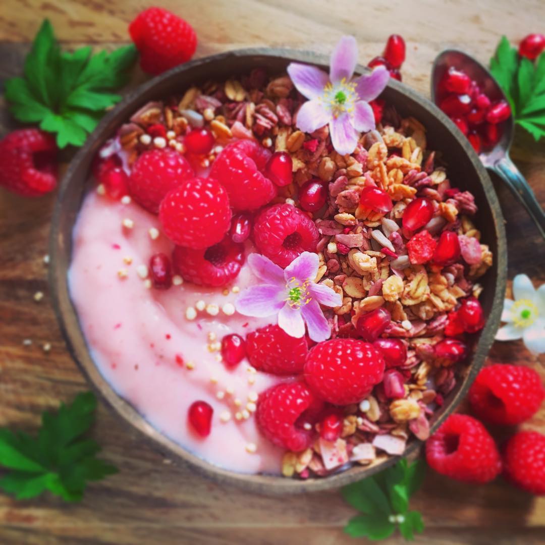 Strawberry & Graviola Bowl